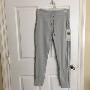 NWT Vuori Daily Legging Mineral sz L